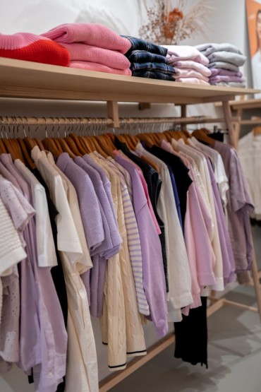 HetCommunicatiemeisje-Loya mrt 24-LR-140