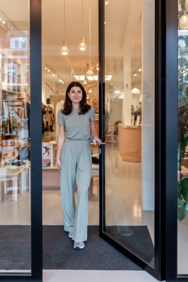 HetCommunicatiemeisje-Loya mrt 24-LR-34