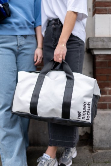 HetCommunicatiemeisje-Loya mrt 24-LR-51