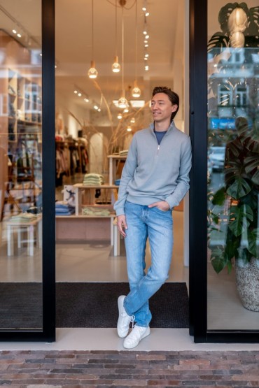 HetCommunicatiemeisje-Loya mrt 24-LR-80