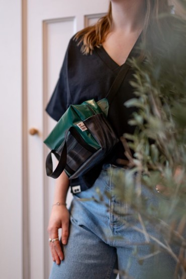 HetCommunicatiemeisje-Loya mrt 24-LR-86