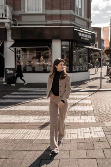 HetCommunicatiemeisje-collectie deel 2 AW24 - Loya-LR-23